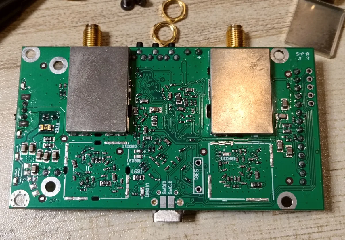 拆开的 NanoVNA2 主板